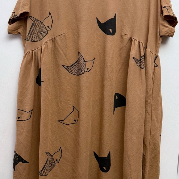 Romacci Peachy Tan and Black Abstract Cats Graphic Dress - Picture 2 of 6